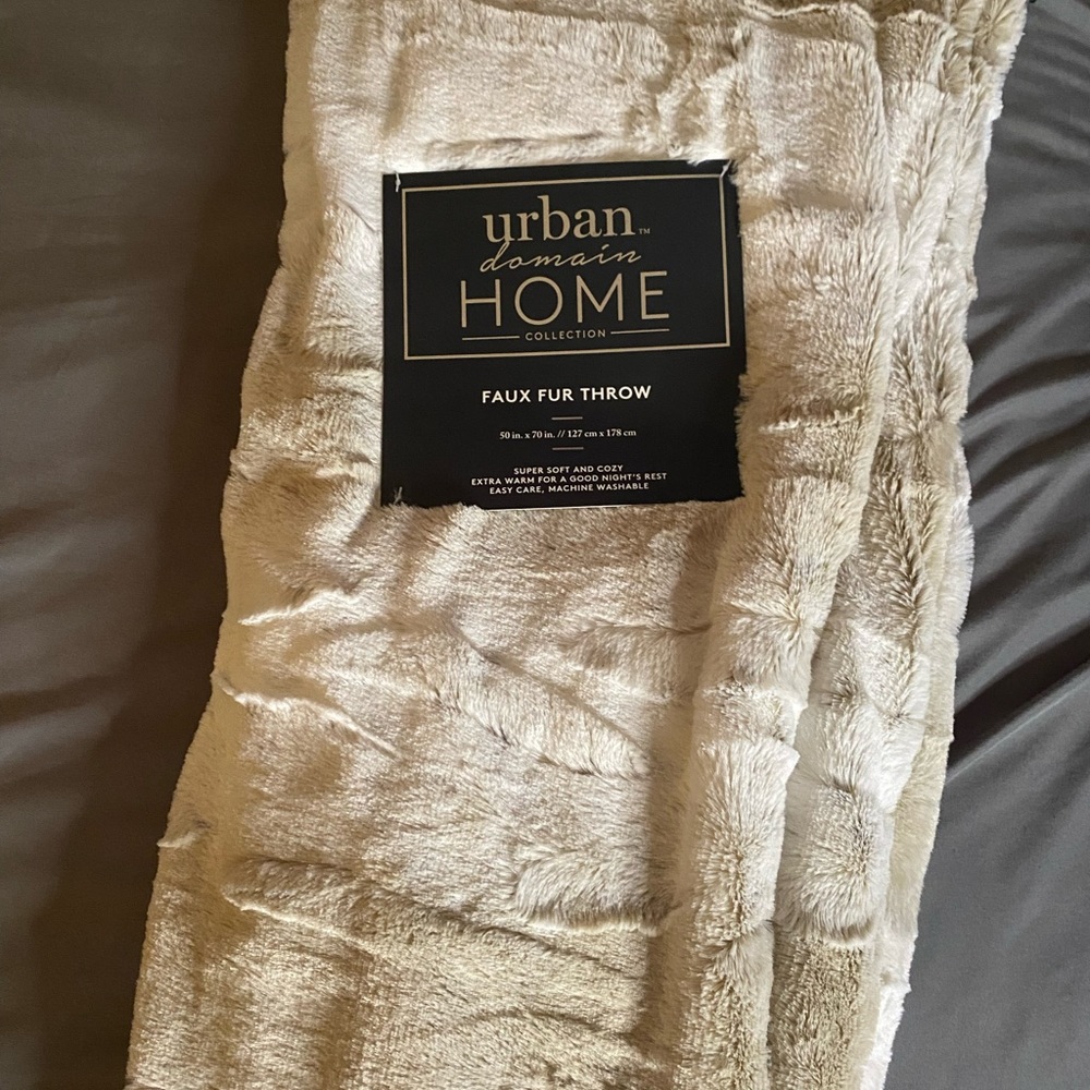 NEW Throw blanket